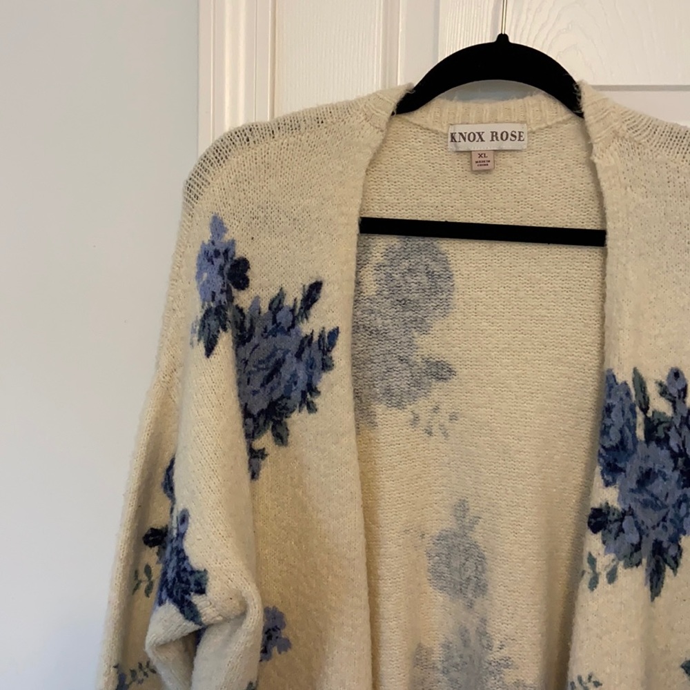 Knox Rose Cream and Blue Floral Knit Cardigan